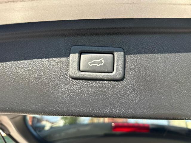 Photo of 2017 Tan Subaru Outback