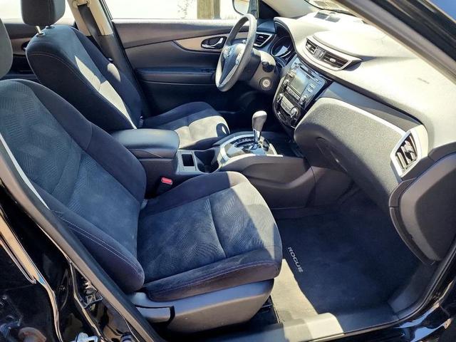 Photo of 2016 Magnetic Black Nissan Rogue