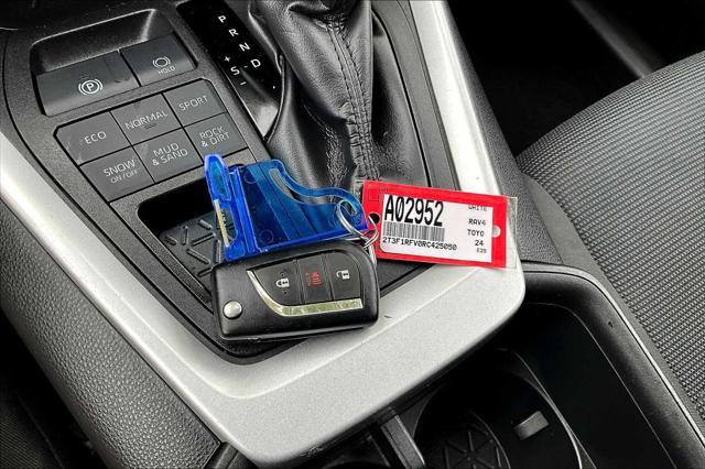Photo of 2024 Ice Cap Toyota RAV4