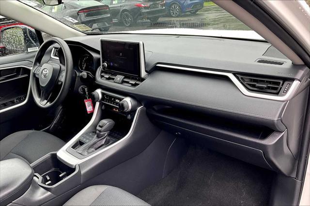 Photo of 2024 Ice Cap Toyota RAV4