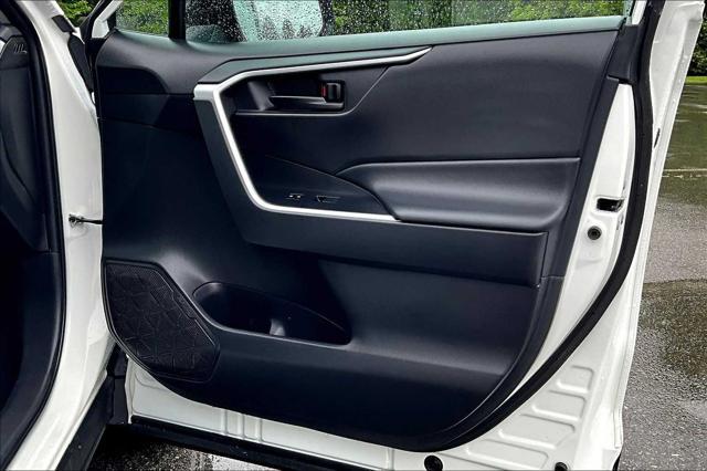Photo of 2024 Ice Cap Toyota RAV4