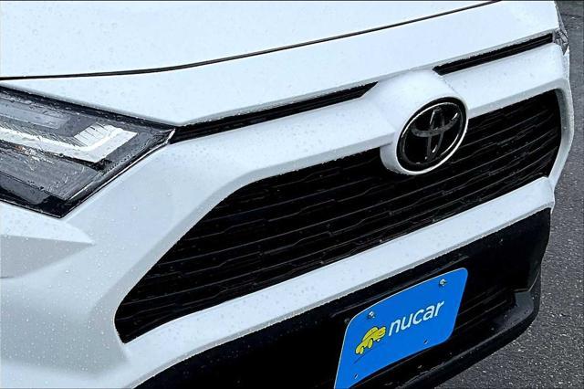 Photo of 2024 Ice Cap Toyota RAV4