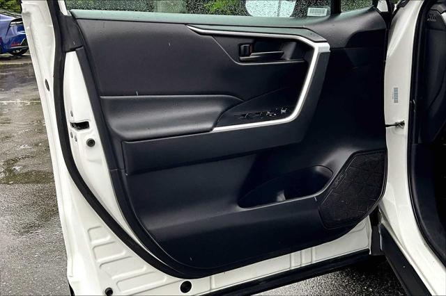 Photo of 2024 Ice Cap Toyota RAV4