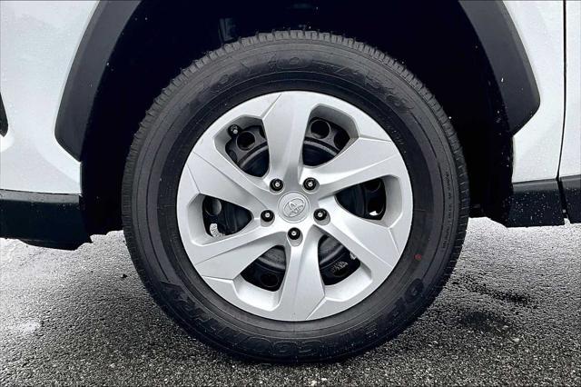 Photo of 2024 Ice Cap Toyota RAV4