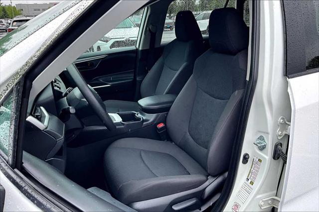Photo of 2024 Ice Cap Toyota RAV4