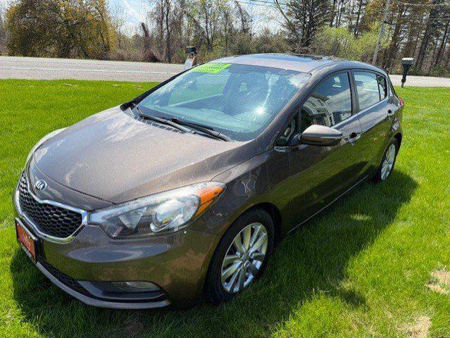 Photo of 2014 Metallic Bronze Kia Forte