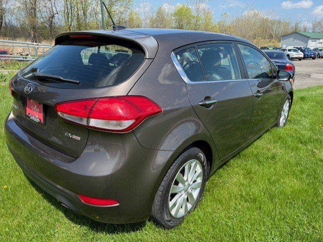 Photo of 2014 Metallic Bronze Kia Forte
