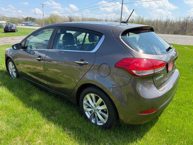 Photo of 2014 Metallic Bronze Kia Forte