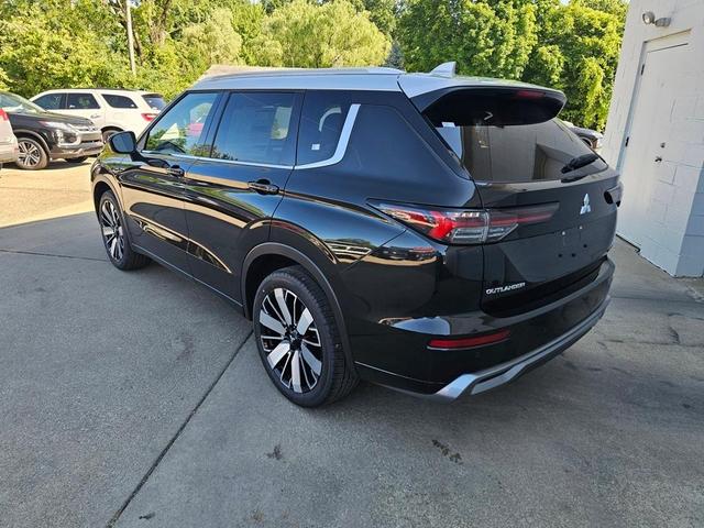 Photo of 2025 Black Mitsubishi Outlander