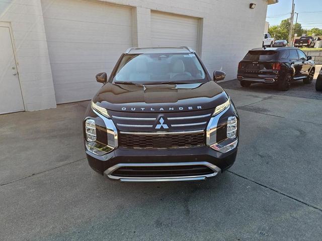 Photo of 2025 Black Mitsubishi Outlander