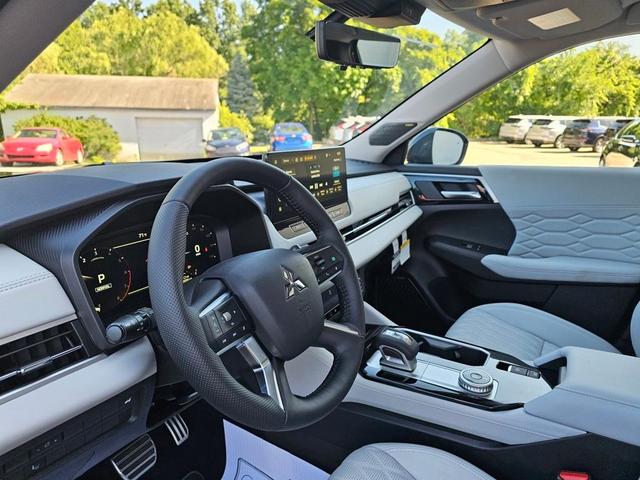 Photo of 2025 Black Mitsubishi Outlander