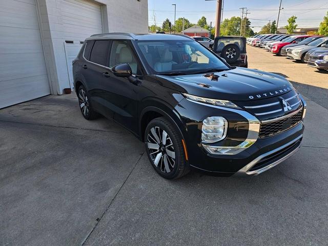 Photo of 2025 Black Mitsubishi Outlander