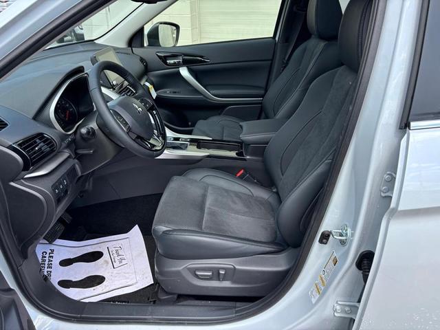Photo of 2025 White Diamond Mitsubishi Eclipse Cross