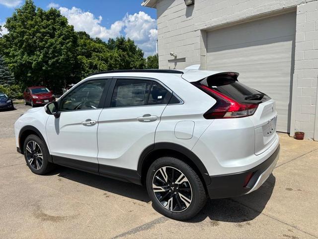 Photo of 2025 White Diamond Mitsubishi Eclipse Cross