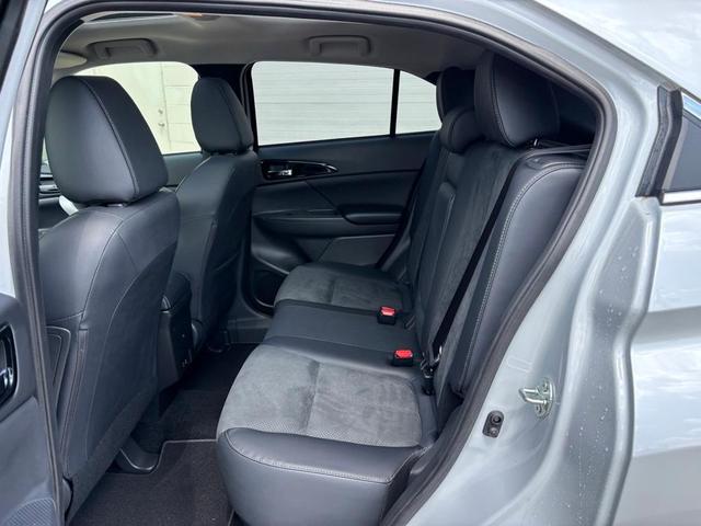 Photo of 2025 White Diamond Mitsubishi Eclipse Cross