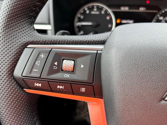 Photo of 2025 White Mitsubishi Outlander