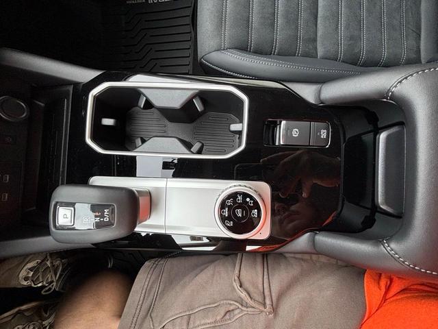 Photo of 2025 White Mitsubishi Outlander