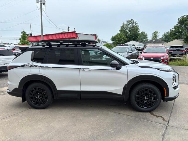 Photo of 2025 White Mitsubishi Outlander
