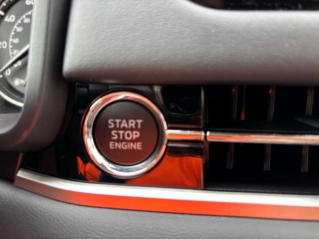 Photo of 2025 White Mitsubishi Outlander