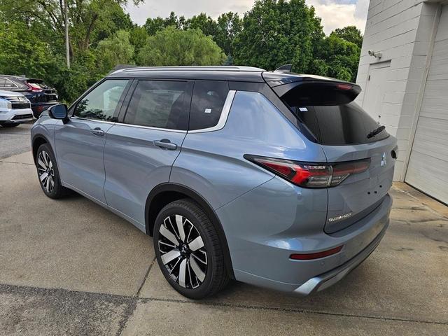 Photo of 2025 Gray Mitsubishi Outlander