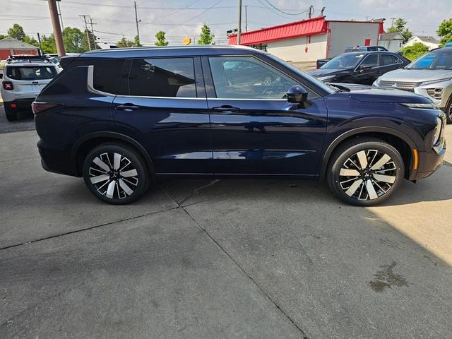 Photo of 2025 Blue Mitsubishi Outlander