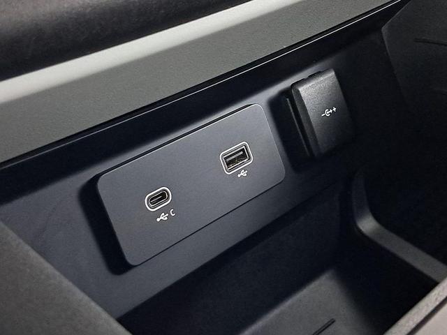 Photo of 2020 Tasman Blue Metallic Land Rover Defender