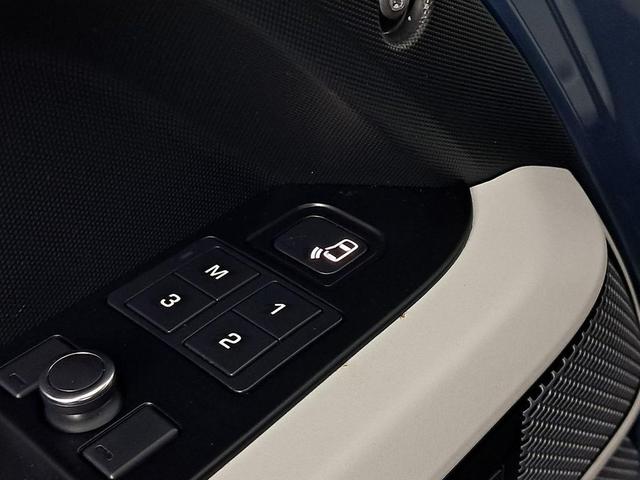 Photo of 2020 Tasman Blue Metallic Land Rover Defender