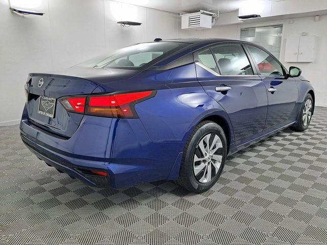 Photo of 2019 Deep Blue Pearl Nissan Altima