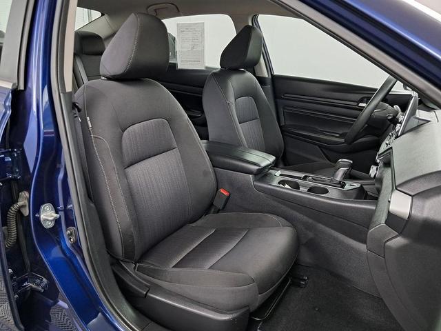 Photo of 2019 Deep Blue Pearl Nissan Altima