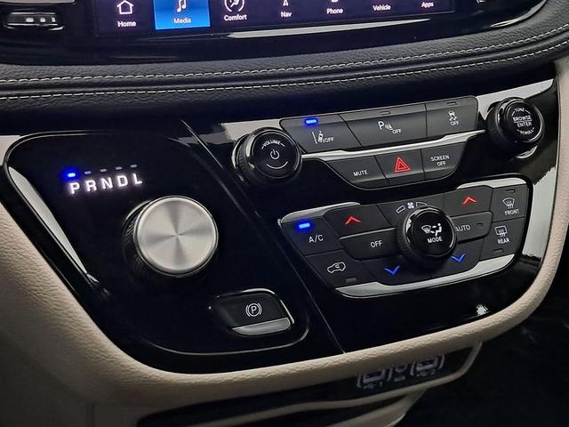 Photo of 2024 Bright White Clearcoat Chrysler Pacifica Hybrid