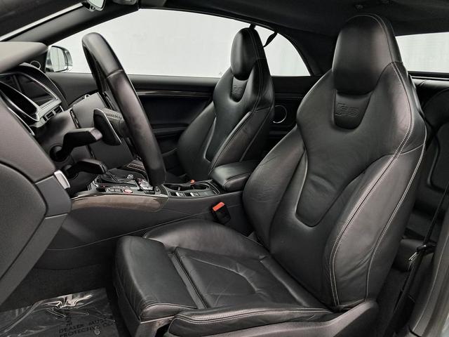 Photo of 2015 Daytona Gray Pearl Effect/Black Roof Audi S5