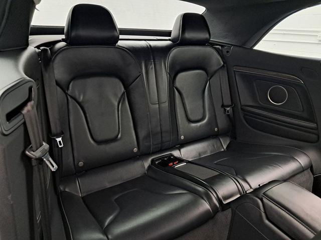 Photo of 2015 Daytona Gray Pearl Effect/Black Roof Audi S5