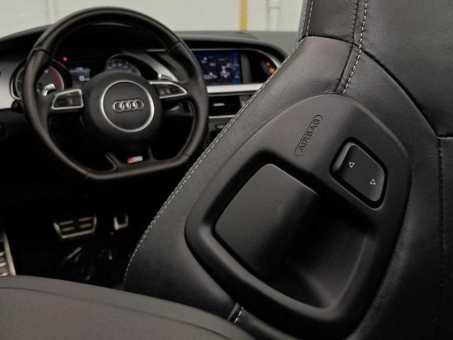 Photo of 2015 Daytona Gray Pearl Effect/Black Roof Audi S5