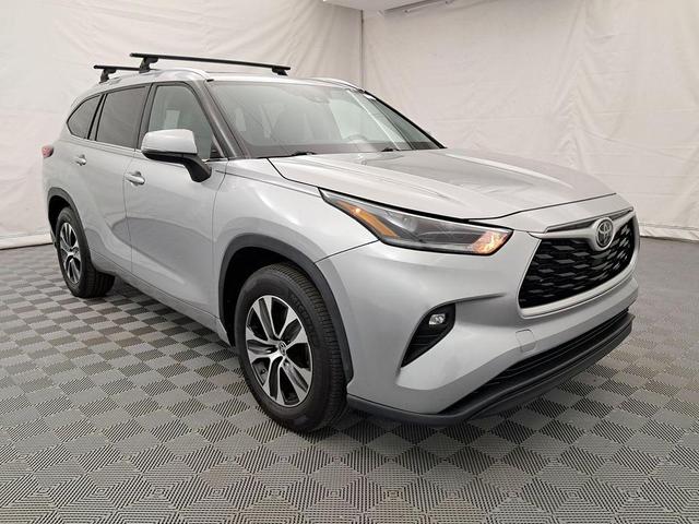 Photo of 2021 Celestial Silver Metallic Toyota Highlander