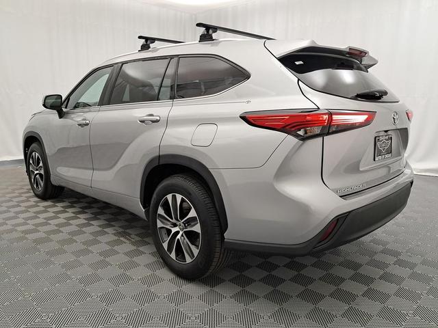 Photo of 2021 Celestial Silver Metallic Toyota Highlander