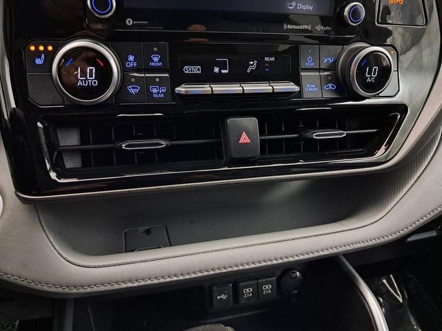 Photo of 2021 Celestial Silver Metallic Toyota Highlander