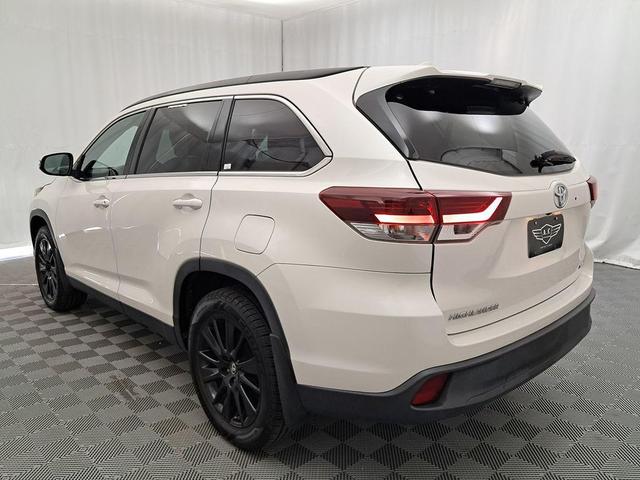 Photo of 2019 Blizzard Pearl Toyota Highlander