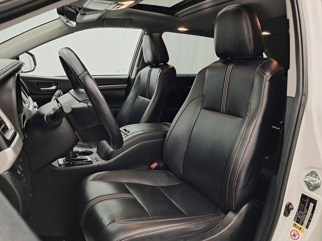 Photo of 2019 Blizzard Pearl Toyota Highlander