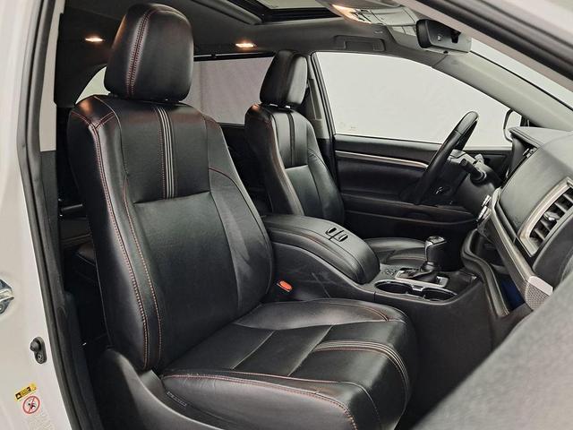 Photo of 2019 Blizzard Pearl Toyota Highlander
