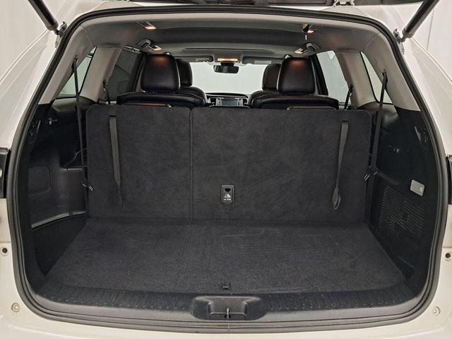 Photo of 2019 Blizzard Pearl Toyota Highlander
