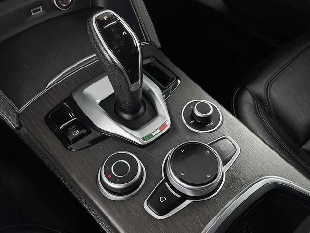 Photo of 2021 Vulcano Black Metallic Alfa Romeo Stelvio