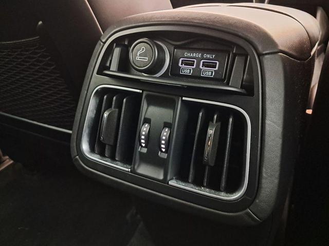 Photo of 2017 GRAY Maserati Levante