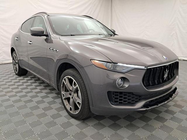 Photo of 2017 GRAY Maserati Levante