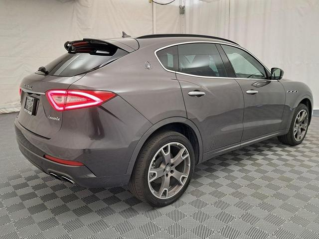 Photo of 2017 GRAY Maserati Levante