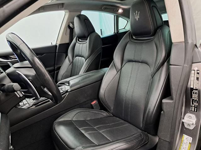 Photo of 2017 GRAY Maserati Levante