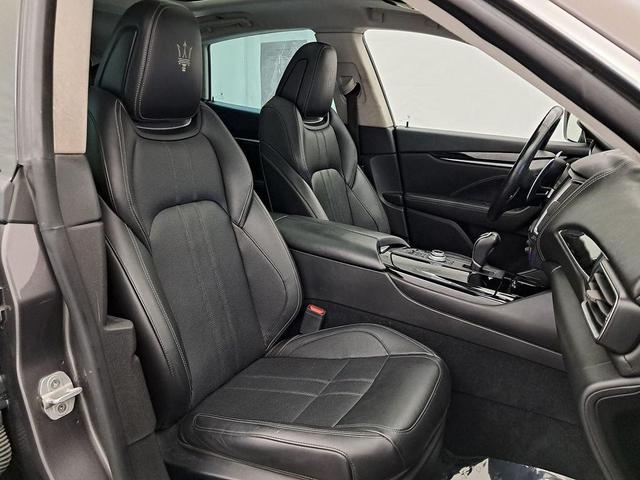 Photo of 2017 GRAY Maserati Levante