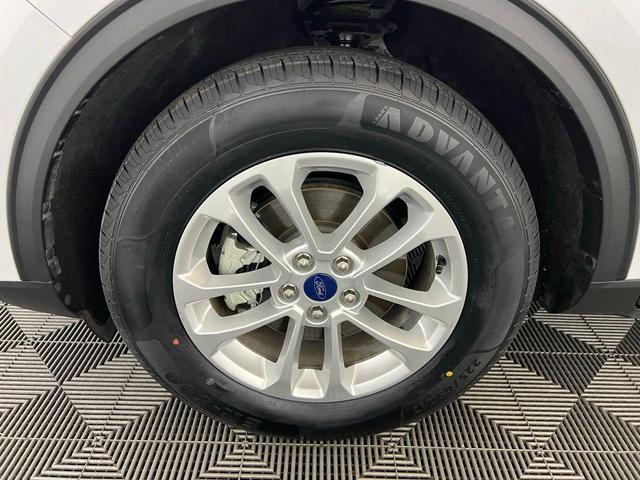 Photo of 2022 Oxford White Ford Escape