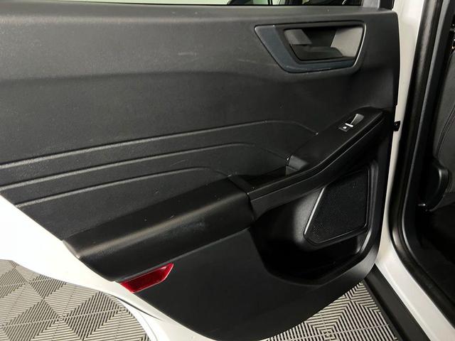 Photo of 2022 Oxford White Ford Escape
