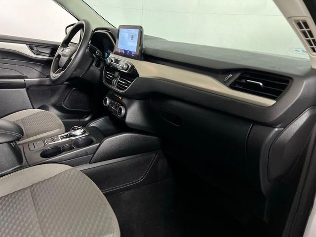 Photo of 2022 Oxford White Ford Escape