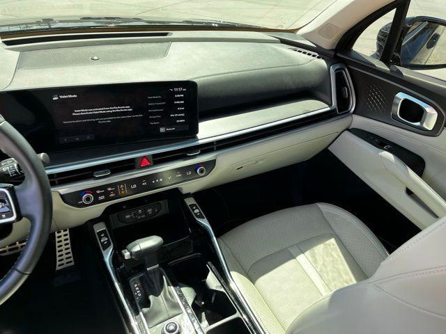 Photo of 2024 Ebony Black Kia Sorento